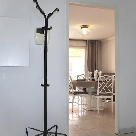 Apartment 2 Pieces Avec Parking Et Climatisation Pres De La - Fr-1-252a-117